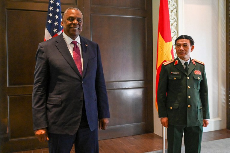 US Defense Secretary Lloyd Austin (L) stands with Vietnam's Defense Minister Phan Van Giang during a bilateral meeting ahead of the Shangri-La Dialogue summit in Singapore, June 10, 2022. Credit: AFP