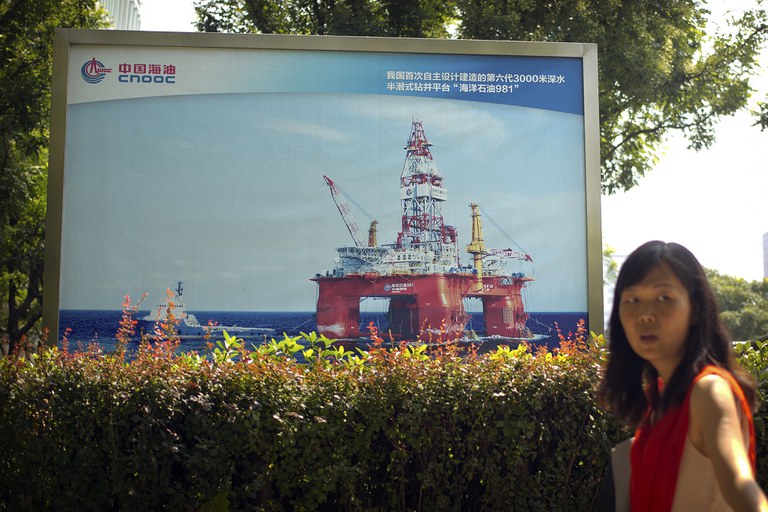 China oilrig.jpg