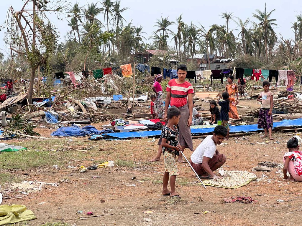 Residents of Bay Dar salvage what they can of their belongings three days after the cyclone made landfall. (Photo: RFA)