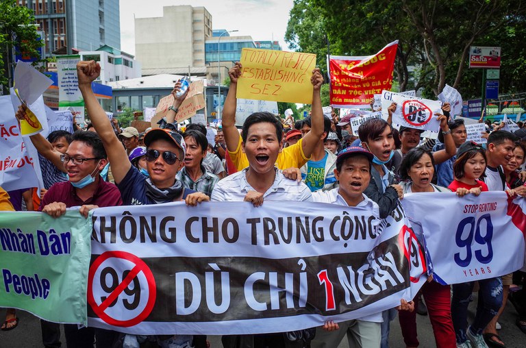 Vietnamese protest against a proposal to grant companies lengthy land leases in Ho Chi Minh City in a 2018 file photo. (Kao Nguyen/AFP)